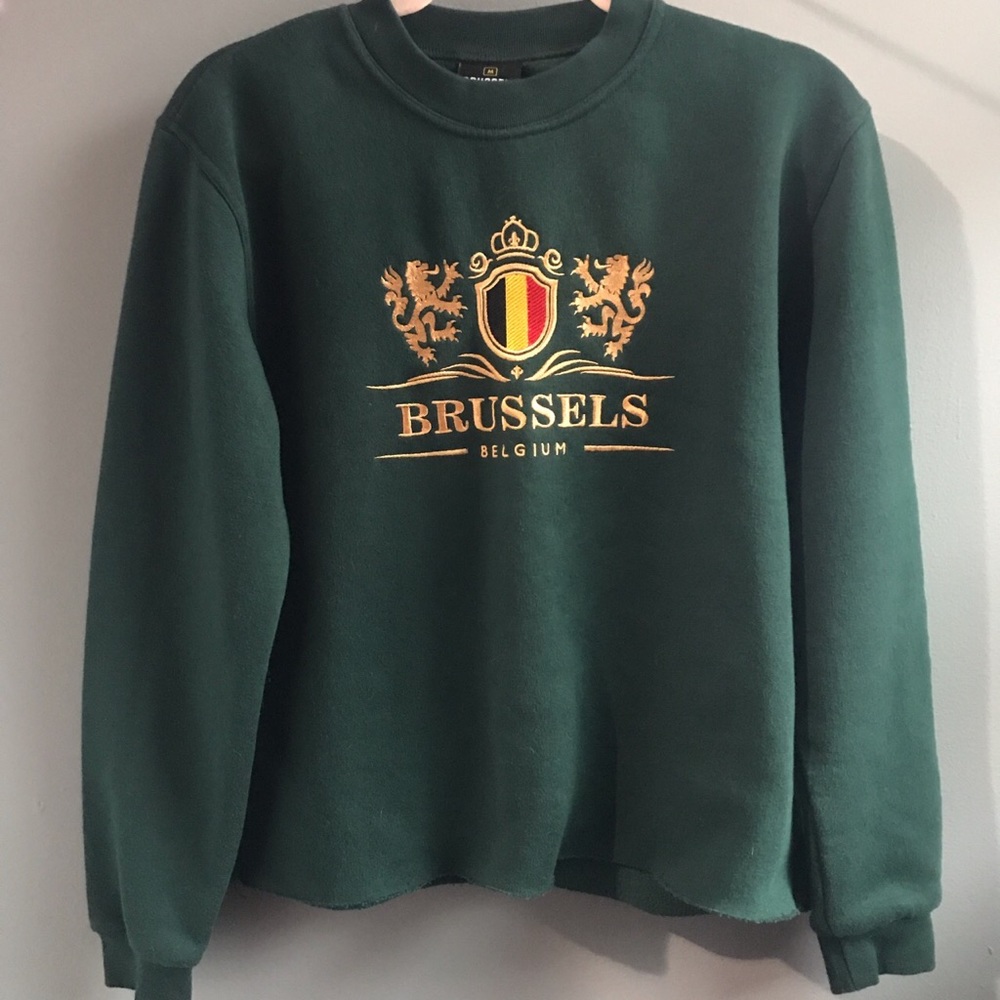 green cropped brussels sweatshirt